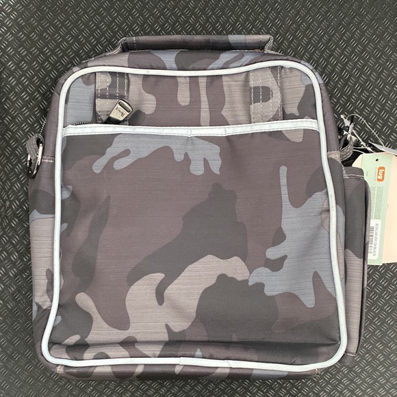 NEW Lug Boxcar crossbody/belt bag NWT in brushed camo black - Picture 2 of 4